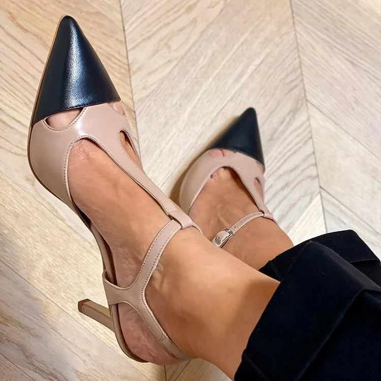 Beige Stiletto-Absätze mit farbblockierendem T-Riemen und spitz zulaufender Zehenpartie