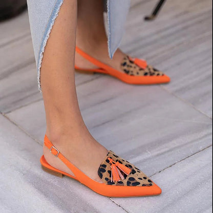 Spitz zulaufende Ballerinas mit Slingback-Riemen im farblich blockierten Leopardenmuster
