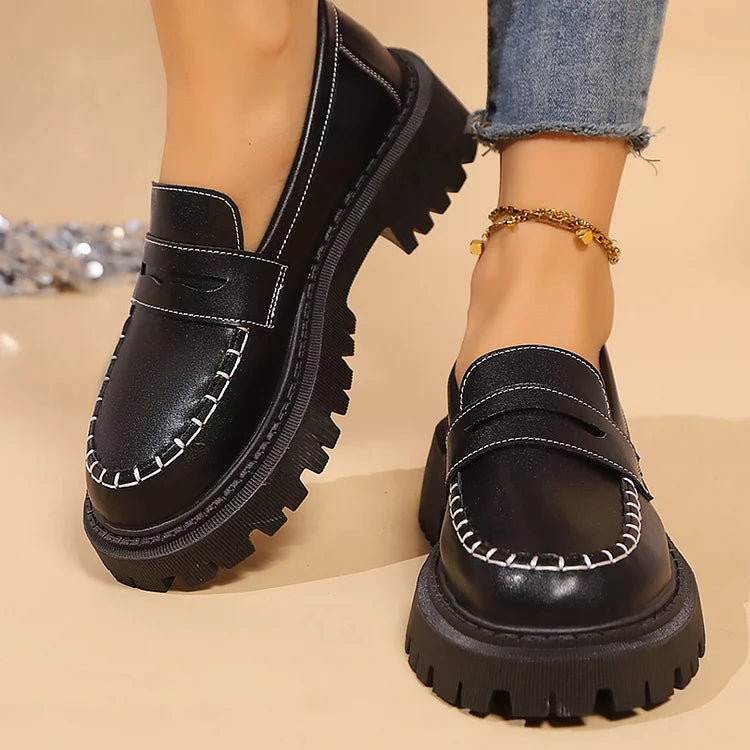 Bequeme Patchwork-Loafer mit runder Zehenpartie und robustem Absatz