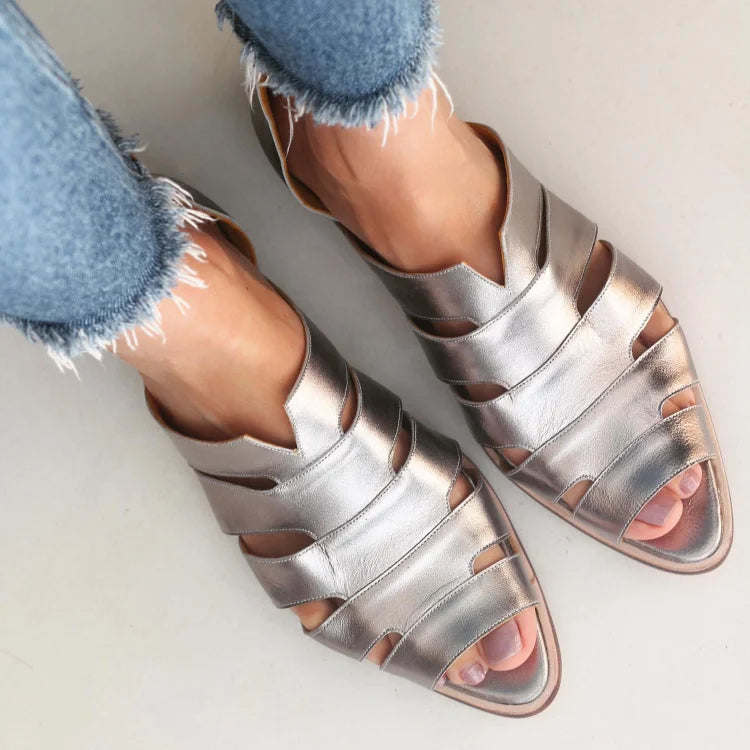 Bequeme Slip-On-Flats mit spitzem Peep-Toe und luftiger Aussparung