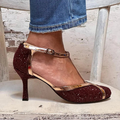 Farbblock-Stiletto-Absätze mit T-Riemen und funkelnder burgunderroter Schnalle [Vorbestellung]