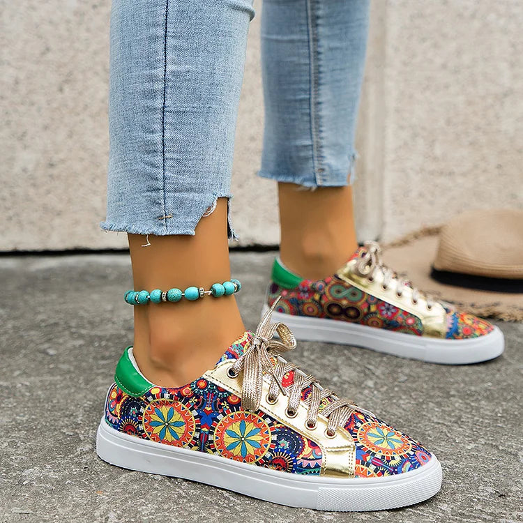 Bunte Schnürsneaker im Patchwork-Design mit Boho-Muster und runder Zehenpartie