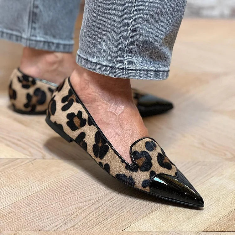 Khaki-Patchwork-Flats mit spitzer Zehenpartie und Leopardenmuster