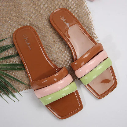Stylische, farblich abgestimmte Riemchensandalen mit quadratischer Spitze für entspannte Outdoor-Aktivitäten