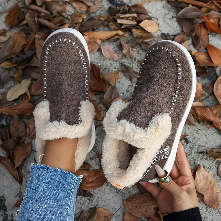 Gemütliche Patchwork-Schneestiefel mit dekorativen Nähten und runder Zehenform