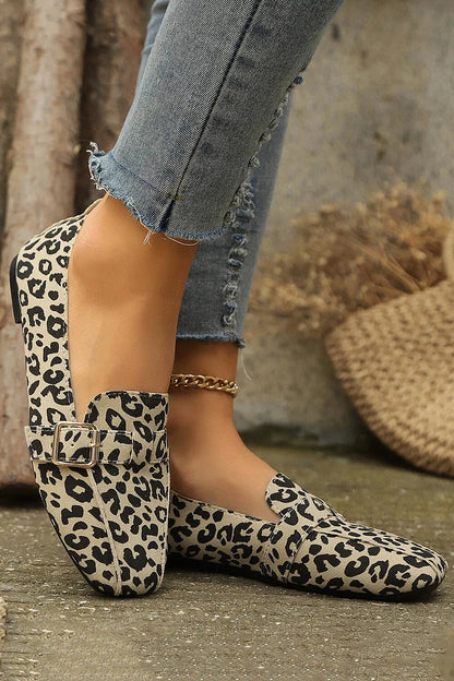 Bequeme Slipper mit Leopardenmuster, Riemchen und Schnallendetails sowie quadratischer Zehenform
