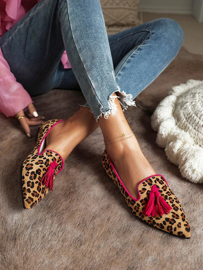 Lässige Damen-Ballerinas mit Leopardenmuster aus Wildlederimitat und Quastendekor