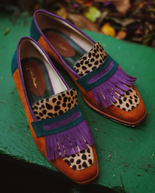 Braune Loafer mit Farbblock-Fransen, quadratischer Zehenpartie und Leopardenmuster