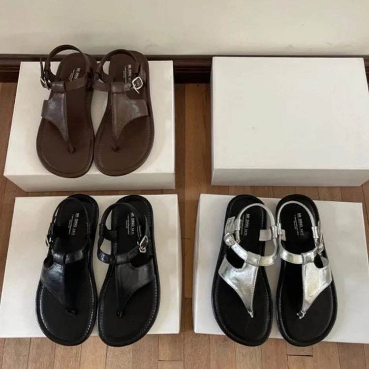 Bequeme einfarbige Flip-Flops mit Knöchelriemen und Schnalle