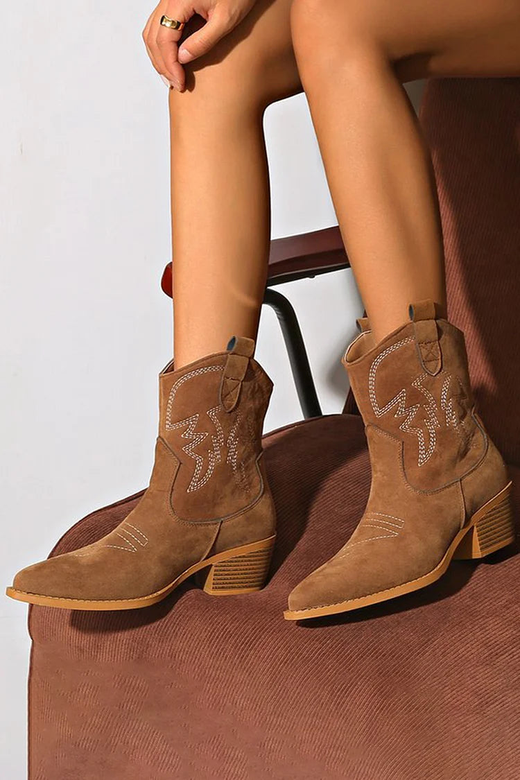 Spitze Stiefeletten mit klobigem Absatz und Patchwork-Stickerei