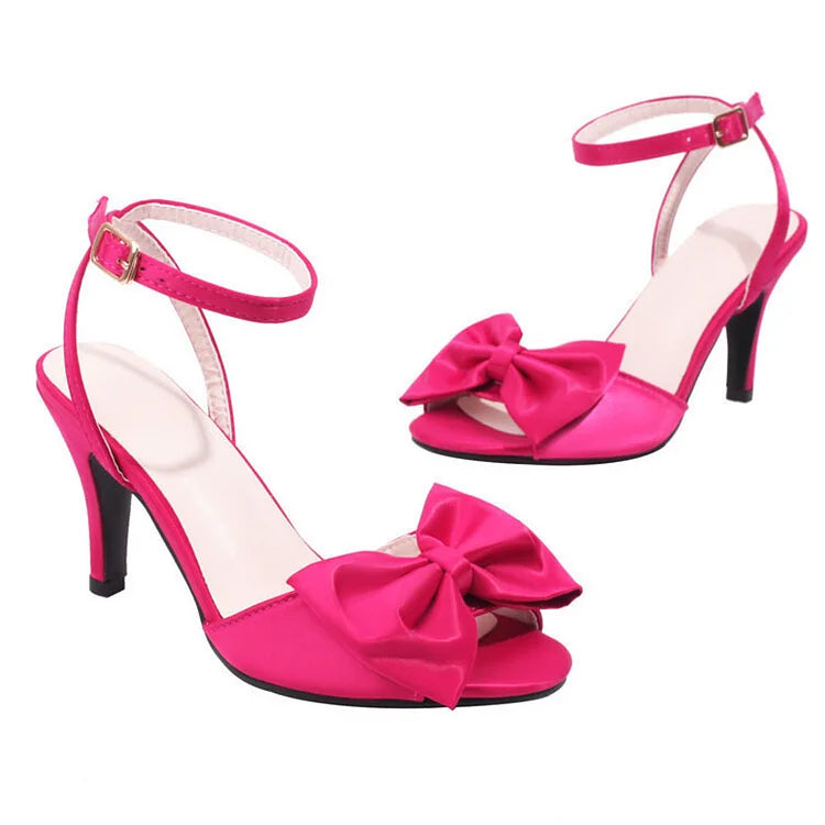 Peep-Toe-Stilettos mit Knöchelriemen, mittelhohem Absatz und Schleifenakzent