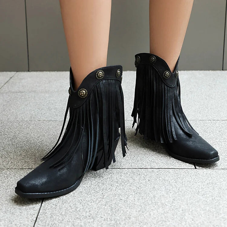 Fransen-Ankle Boots mit metallischen Nieten, eckiger Zehenpartie und klobigem Absatz