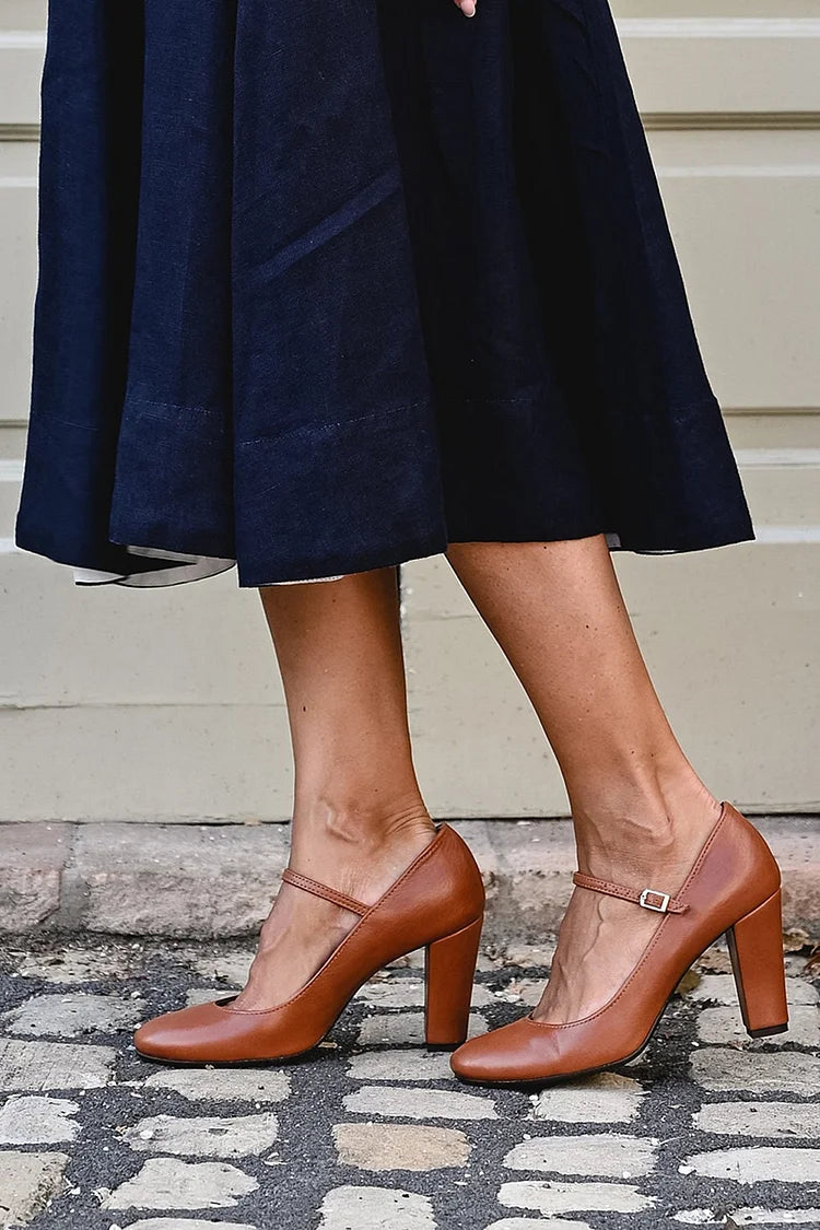 Braune klobige Low-Heels mit lässiger Riemchen-Schnalle