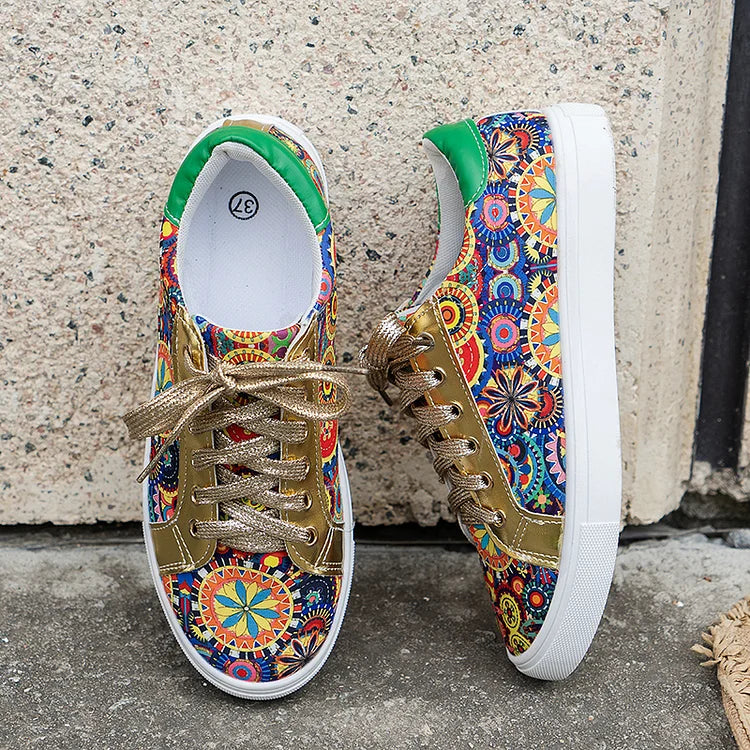 Bunte Schnürsneaker im Patchwork-Design mit Boho-Muster und runder Zehenpartie
