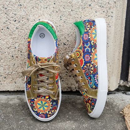 Bunte Schnürsneaker im Patchwork-Design mit Boho-Muster und runder Zehenpartie