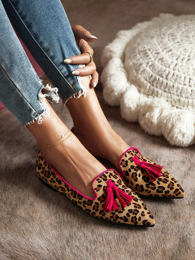 Lässige Damen-Ballerinas mit Leopardenmuster aus Wildlederimitat und Quastendekor