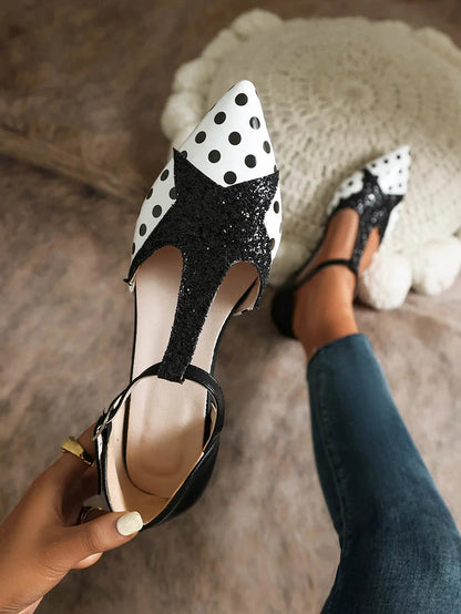Spitz zulaufende Damen-Flats mit Glitzernähten und Polka-Dots