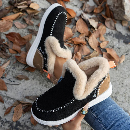 Gemütliche Patchwork-Schneestiefel mit dekorativen Nähten und runder Zehenform
