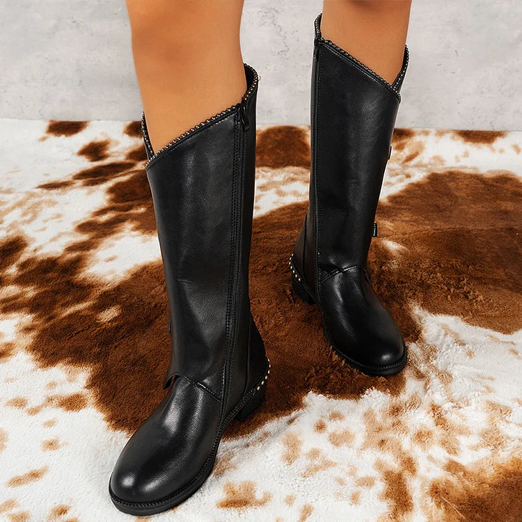 Kniehohe Stiefel mit metallischen Nieten, Patchwork-Riemen, Schnallen und runder Zehenform