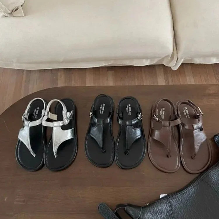 Bequeme einfarbige Flip-Flops mit Knöchelriemen und Schnalle