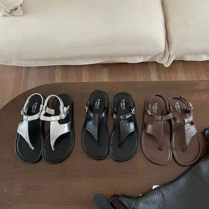 Bequeme einfarbige Flip-Flops mit Knöchelriemen und Schnalle