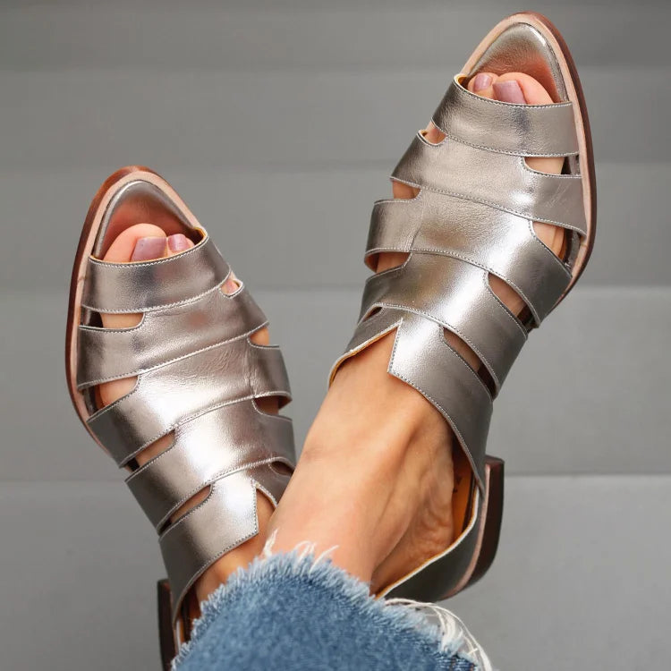 Bequeme Slip-On-Flats mit spitzem Peep-Toe und luftiger Aussparung