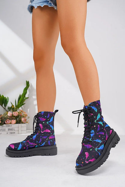 Bequeme Schnürstiefeletten mit runder Zehenpartie und Blumen-Schädel-Muster