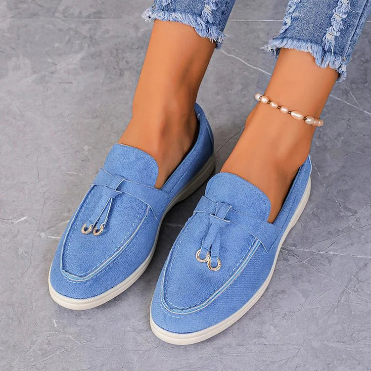 Bequeme einfarbige Low-Top-Loafer mit dekorativer Knotennaht