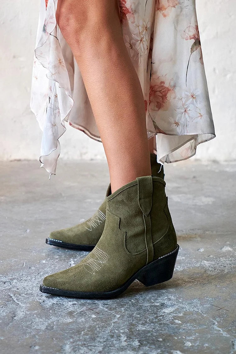 Grüne Patchwork-Westernstiefel mit Nahtdetails und spitzem Zehenbereich [Vorbestellung]