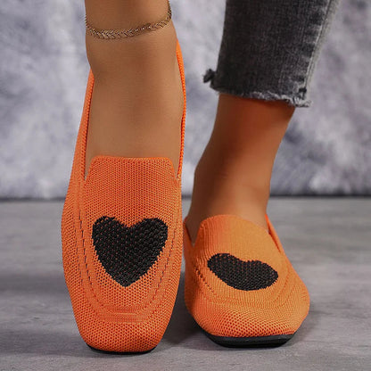Strick-Freizeitschuhe mit Herzmuster und quadratischer Zehenpartie zum Hineinschlüpfen