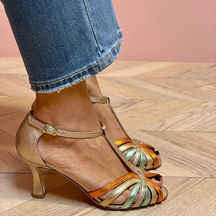 Bunte, hohl gearbeitete goldene Stiletto-Absätze mit T-Riemen und Schnalle