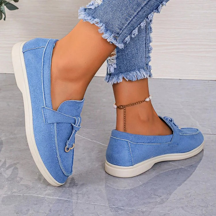 Bequeme einfarbige Low-Top-Loafer mit dekorativer Knotennaht