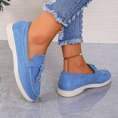 Bequeme einfarbige Low-Top-Loafer mit dekorativer Knotennaht