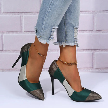 Eleganter Farbblock-Stiletto mit spitzem Zehenbereich und Slip-on-Design