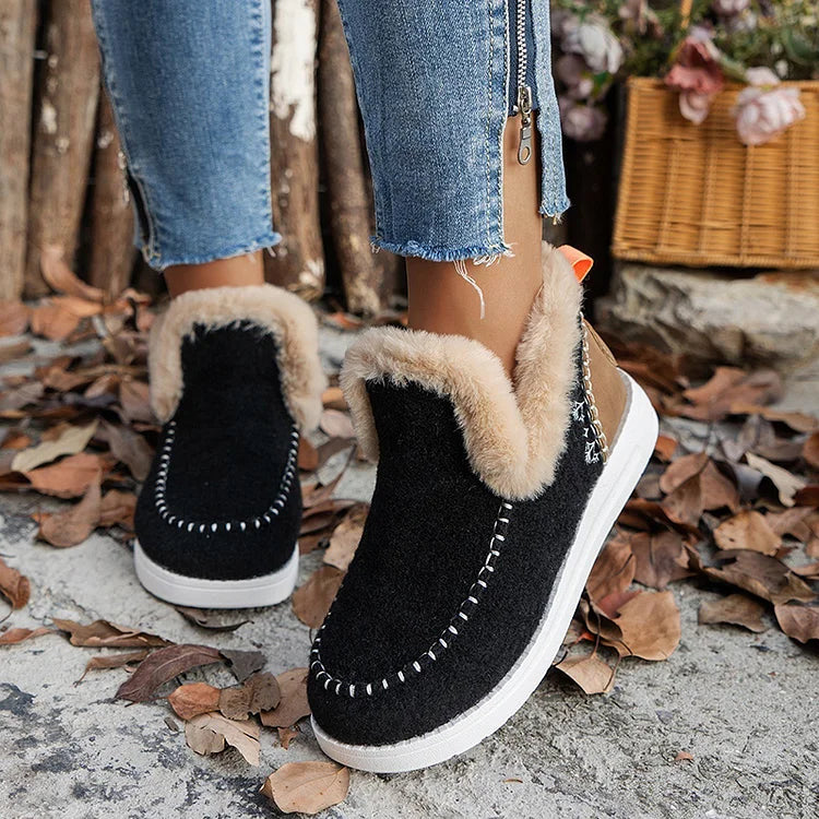 Gemütliche Patchwork-Schneestiefel mit dekorativen Nähten und runder Zehenform