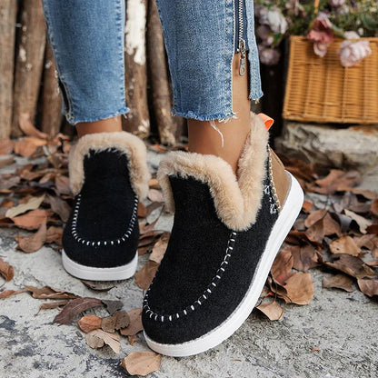 Gemütliche Patchwork-Schneestiefel mit dekorativen Nähten und runder Zehenform