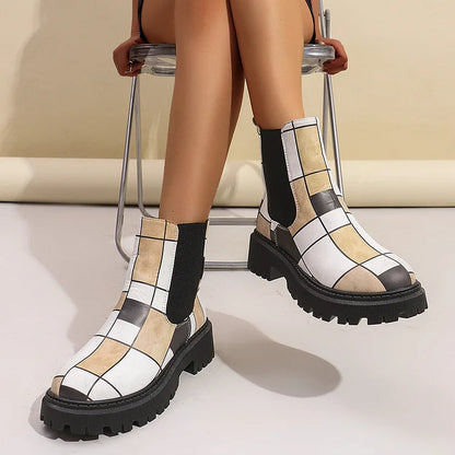 Mehrfarbige Patchwork-Stiefeletten mit robustem Absatz und runder Zehenpartie