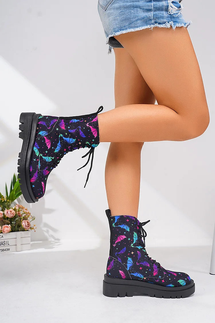 Bequeme Schnürstiefeletten mit runder Zehenpartie und Blumen-Schädel-Muster