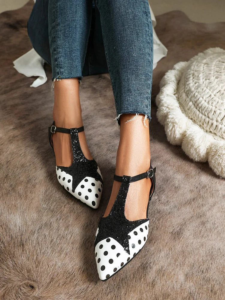 Spitz zulaufende Damen-Flats mit Glitzernähten und Polka-Dots