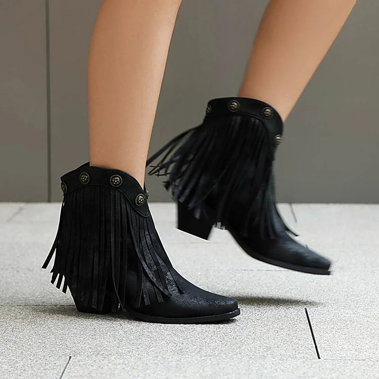 Fransen-Ankle Boots mit metallischen Nieten, eckiger Zehenpartie und klobigem Absatz