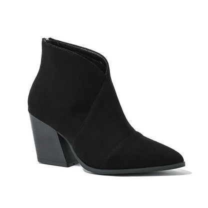 Elegante Stiefeletten mit V-Ausschnitt, spitzer Zehenform und markantem Absatz