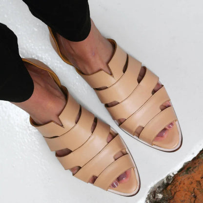 Bequeme Slip-On-Flats mit spitzem Peep-Toe und luftiger Aussparung