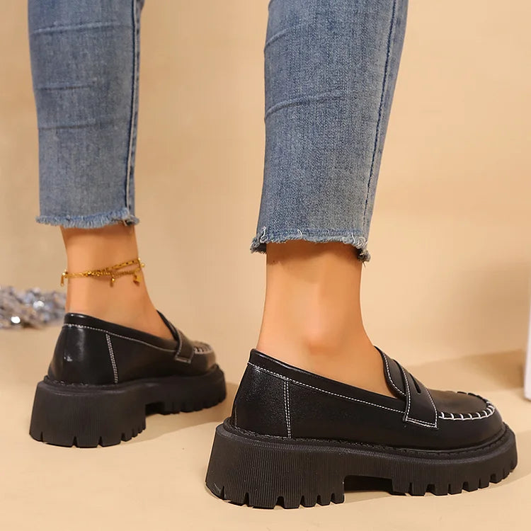 Bequeme Patchwork-Loafer mit runder Zehenpartie und robustem Absatz