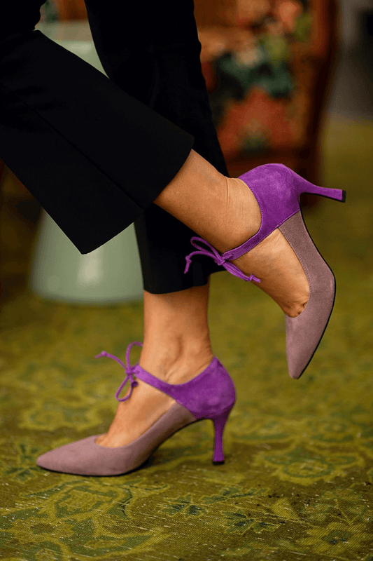 Elegante violette Stiletto-Absätze mit Schnürung