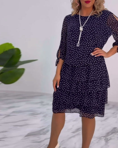 Carla | Elegantes Stufenkleid mit Punkten für festliche Anlässe