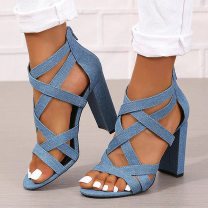 Bunte Peep-Toe-Sandalen mit überkreuzten Riemen und Reißverschluss hinten, klobiger Absatz