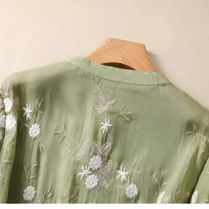 Emily | Elegantes Baumwolltop mit kunstvoll gesticktem Blumenmotiv