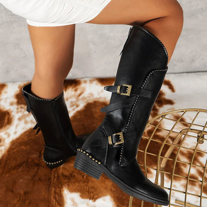 Kniehohe Stiefel mit metallischen Nieten, Patchwork-Riemen, Schnallen und runder Zehenform