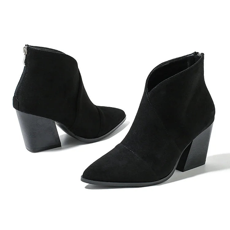 Elegante Stiefeletten mit V-Ausschnitt, spitzer Zehenform und markantem Absatz