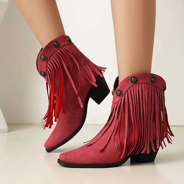 Fransen-Ankle Boots mit metallischen Nieten, eckiger Zehenpartie und klobigem Absatz